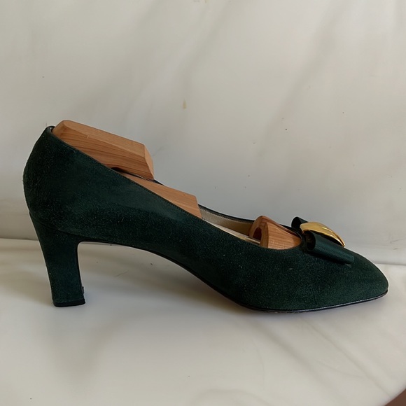 BALLY green suede heels with logo on front bow. - Picture 3 of 14